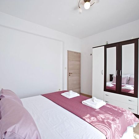 Apartments With A Parking Space Gornje Selo, Solta - 15545 Grohote Room photo