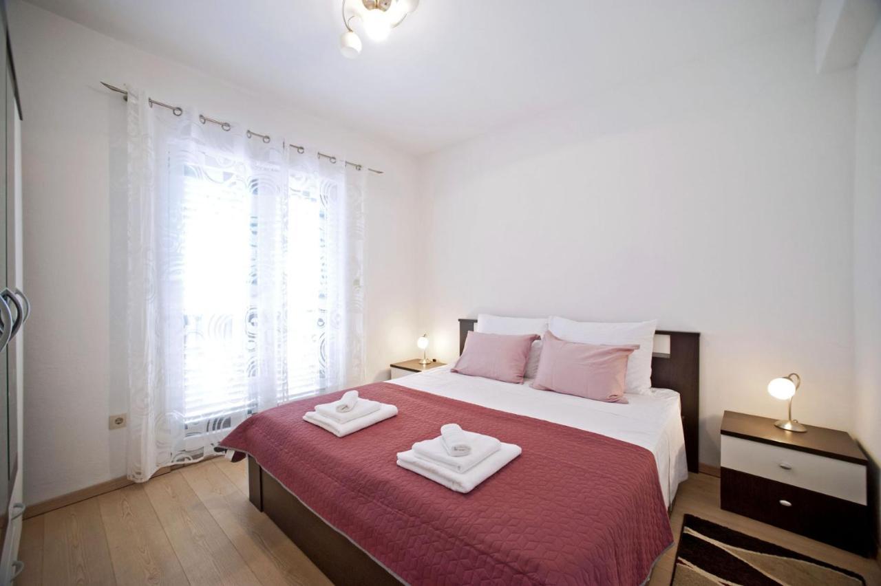 Apartments With A Parking Space Gornje Selo, Solta - 15545 Grohote Exterior photo